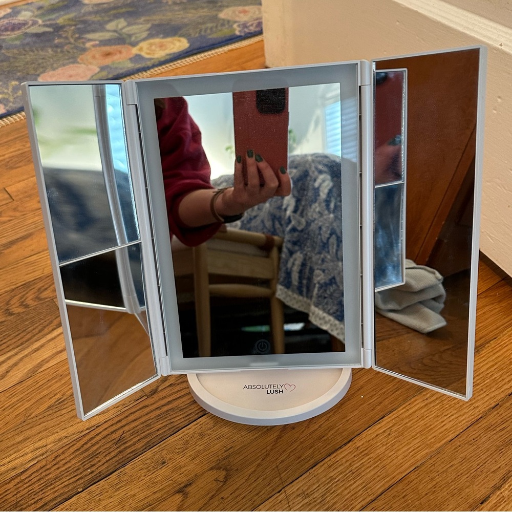 Light Up Vanity Makeup Mirror